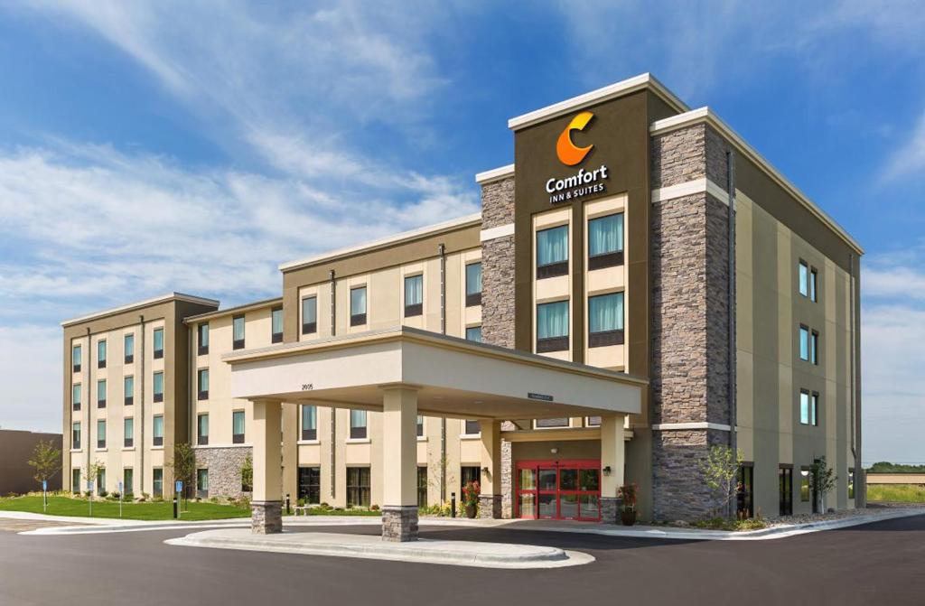 Comfort Inn & Suites West - Medical Center Main image 1